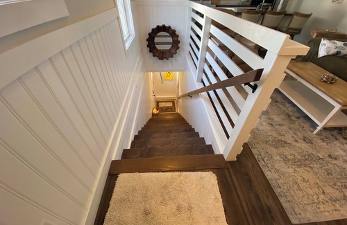 Gilbert Cottage | Charming 1-BR cottage in Gilbert with AC, lake front/dock access, fitness room