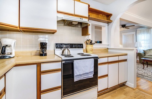 Historic District House | Charming 1900s Lewes Retreat – Walk to Shops, Dining & Beach!