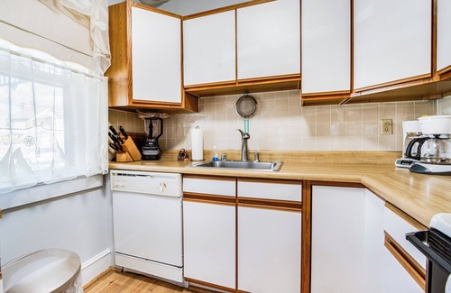 Historic District House | Charming 1900s Lewes Retreat – Walk to Shops, Dining & Beach!