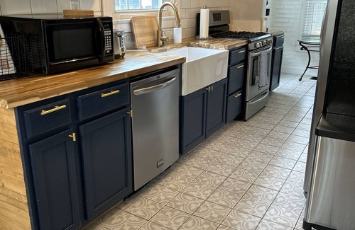 Indianapolis House | Charming 1925 Home In Broad Ripple - Sleeps 6, Modern Comforts & Prime Location