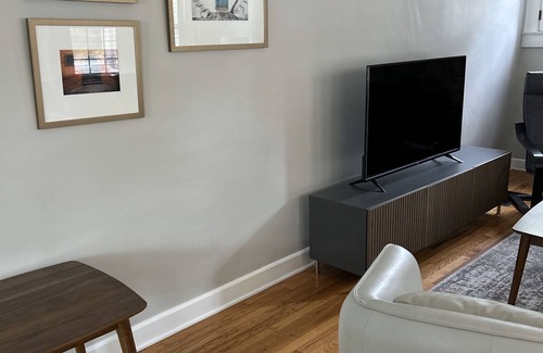 Indianapolis House | Charming 1925 Home In Broad Ripple - Sleeps 6, Modern Comforts & Prime Location