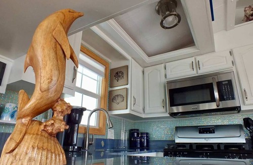 Port Isabel House | Charming 1BR Getaway in Long Island Village Resort