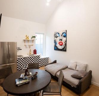 Burbank House | Charming 1BR Near Airport & Studios , EV