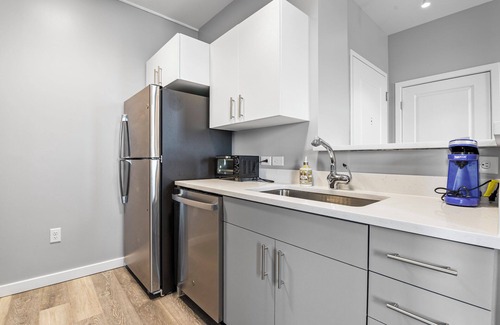 Everett Apartment | Charming 1BR Near Encore 5742