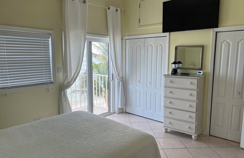 Bodden Town Condo | Charming 2-bdrm beachfront condo in serene Bodden Town, including a renter car!