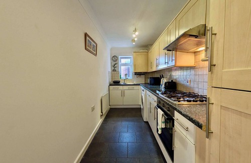 Bromley Common and Keston Apartment | Charming 2-Bed Flat Near Parks London