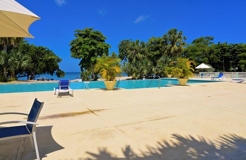Orange Bay House | Charming 2-bedroom beach house with WiFi, AC in beautiful Negril