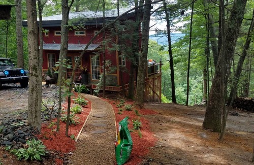 West Jefferson Cabin | Charming 2+-bedroom cabin in West Jefferson with incredible views. PET FRIENDLY