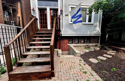 Wrigleyville Apartment | Charming 2-bedroom 1 block to Wrigley