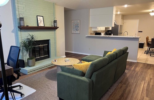 Tyler House | Charming 2-bedroom 2 bath duplex in the heart of Tyler!