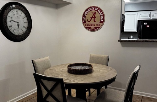 Tuscaloosa Apartment | Charming 2-bedroom 2-bathroom 3 Miles away from The University of Alabama