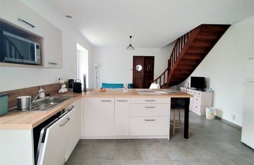 Larressore Apartment | Charming 2-Bedroom Apartment in Larressore with Terrace, Fully Equipped Kitchen, and WiFi