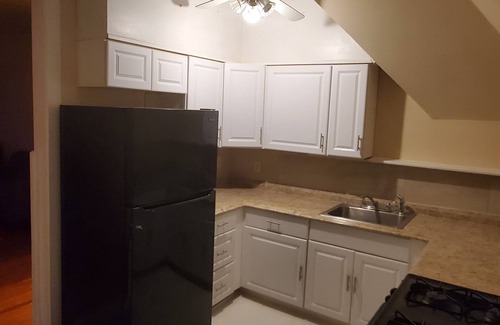Plainfield Apartment | Charming 2-bedroom apartment in nice Historic Plainfield with WiFi, AC.