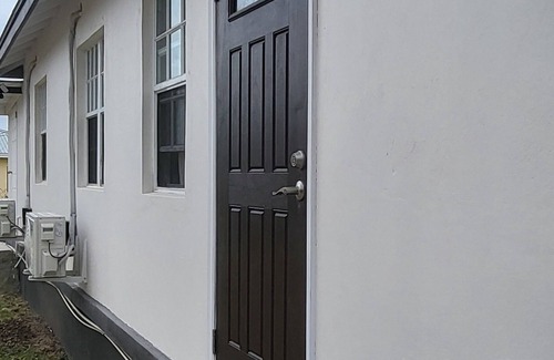 Newcastle Apartment | Charming 2-bedroom apartment in New Castle with WiFi, AC and full laundry