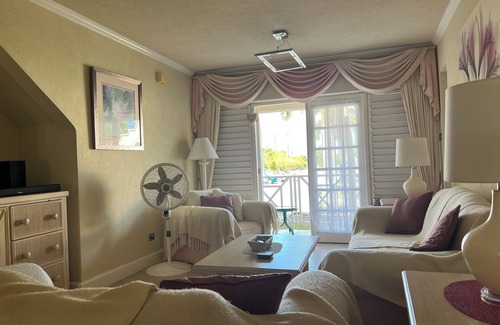 Paynes Bay Apartment | Charming 2-bedroom apartment in gated community