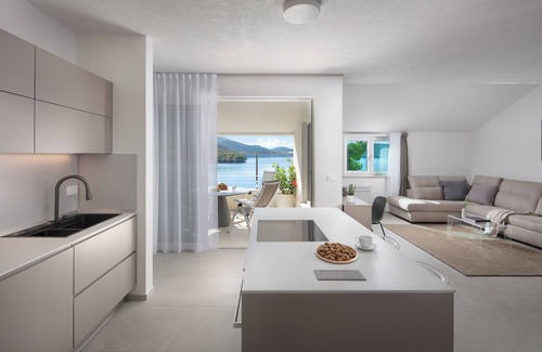 Pasadur Apartment | Charming 2-bedroom apartment with AC and WiFi in fabulous Pasadur, sandy beach.