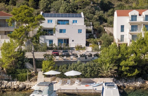 Pasadur Apartment | Charming 2-bedroom apartment with AC and WiFi in fabulous Pasadur, sandy beach.