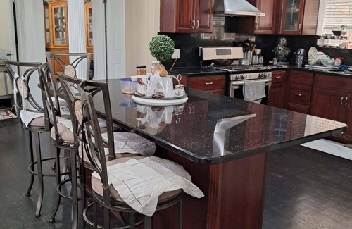 North Park Apartment | Charming 2-bedroom apartment in wonderful Chicago with WiFi, AC