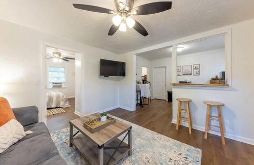 Benton Apartment | Charming 2-bedroom apartment with AC, WiFi in Benton