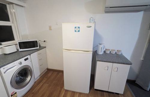 Glebe Apartment | Charming 2-bedroom apartment in marvelous Glebe with WiFi, AC