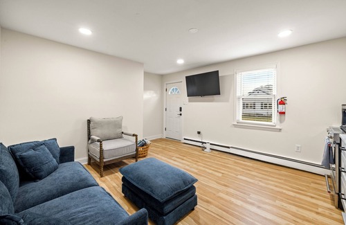 Southend House | Charming 2-bedroom bungalow with WiFi, AC in Brigantine