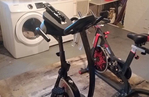 Clairton House | Charming 2-bedroom building with fitness room and AC in Clairton