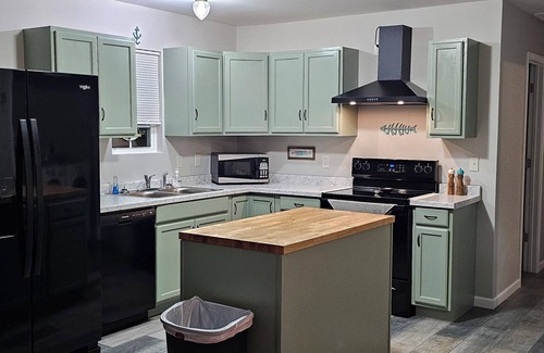 Martin House | Charming 2-bedroom bungalow in Martin with AC