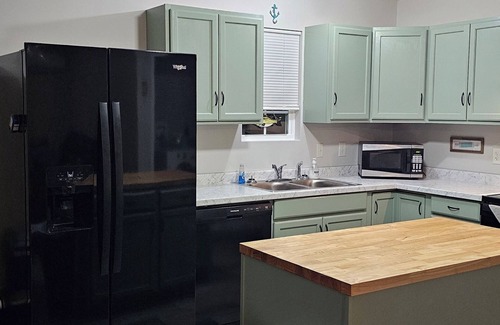 Martin House | Charming 2-bedroom bungalow in Martin with AC