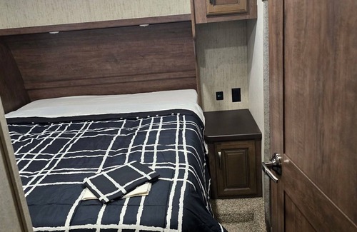 San Rafael House | Charming 2-bedroom C-class with WiFi, AC in San Rafael minutes from BLM Hunting