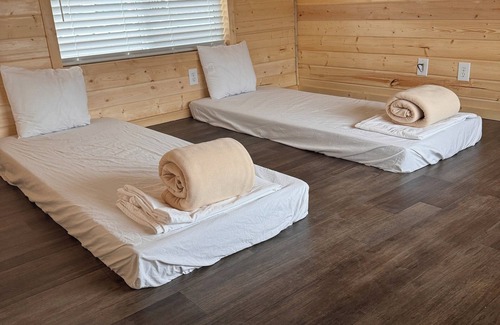 Moab South Valley Cabin | Charming 2-bedroom cabin #104 with AC, Wi-Fi in amazing Moab