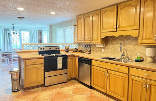 South Pensacola Cottage | Charming 2-bedroom cottage in Pensacola close to beach and downtown