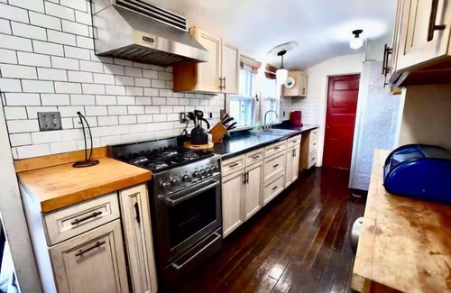 Lower Township Cottage | Charming 2-bedroom cottage with AC and WiFi in fantastic Cape May