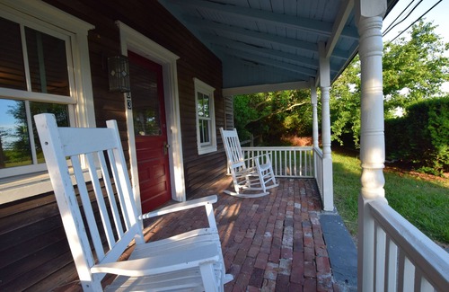 Lower Township Cottage | Charming 2-bedroom cottage with AC and WiFi in fantastic Cape May