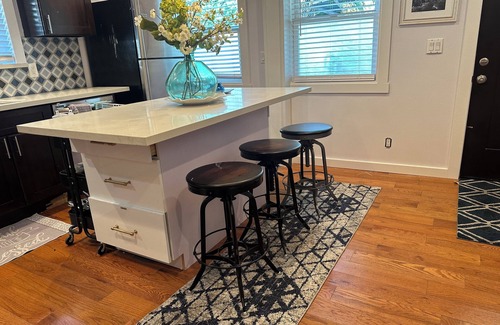 Napa Cottage | Charming 2-bedroom cottage with WiFi and AC in serene Napa