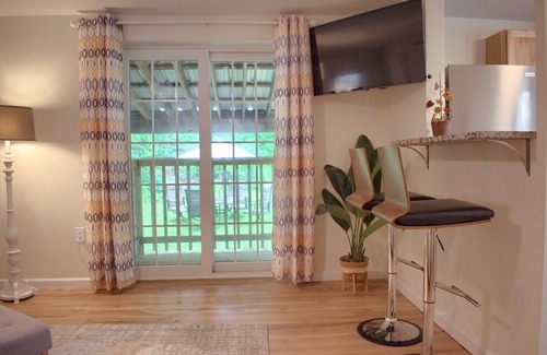 Ranshaw Cottage | Charming 2-bedroom creek-side cottage with covered parking!