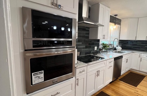 High Point House | Charming 2-bedroom house in superb High Point with AC, WiFi, privet parking,