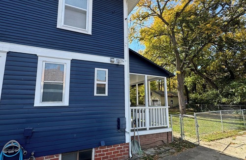 Manhattan House | Charming 2-bedroom house- 3 blocks from Aggieville in wonderful MHK