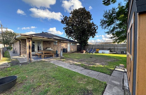 Kenner - Louis Armstrong International Airport House | Charming 2-bedroom house with AC, fitness room and WiFi in adorable Metairie