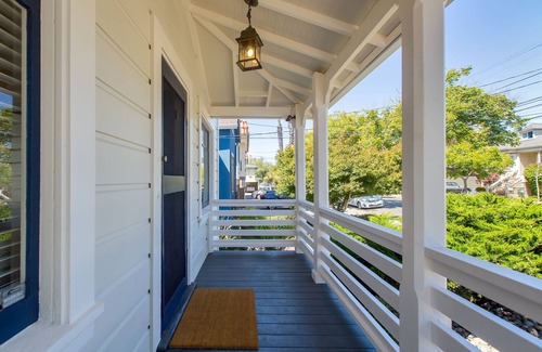 West Alameda House | Charming 2-bedroom house with spacious backyard in delightful Alameda
