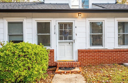 Croasdaile Farm Master House | Charming 2-bedroom house in fabulous Durham - close to Duke, downtown and UNC