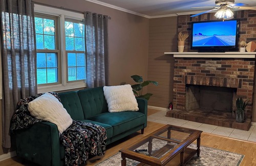 Kouts House | Charming 2-bedroom house