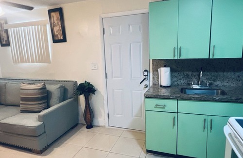 Miami Shores House | Charming 2-bedroom house in fabulous Miami with WiFi, AC