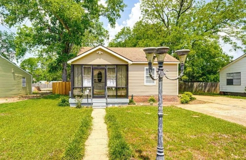 Hattiesburg House | Charming 2-bedroom house in Petal with WiFi, 5min from free splash pad