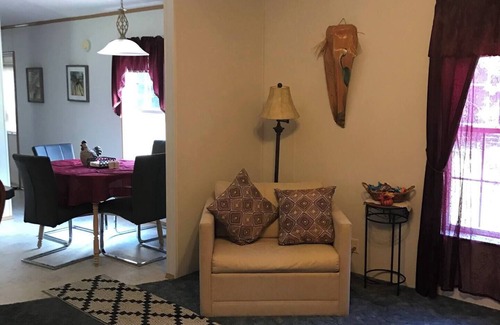 Lake City House | Charming 2-bedroom mobile home in Fort White with Wi-Fi, AC. Pet friendly!