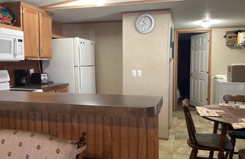 Eddyville House | Charming 2-bedroom mobile home with WiFi, AC in peaceful Eddyville KY.