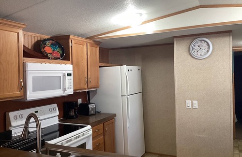 Eddyville House | Charming 2-bedroom mobile home with WiFi, AC in peaceful Eddyville KY.