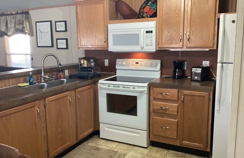 Eddyville House | Charming 2-bedroom mobile home with WiFi, AC in peaceful Eddyville KY.