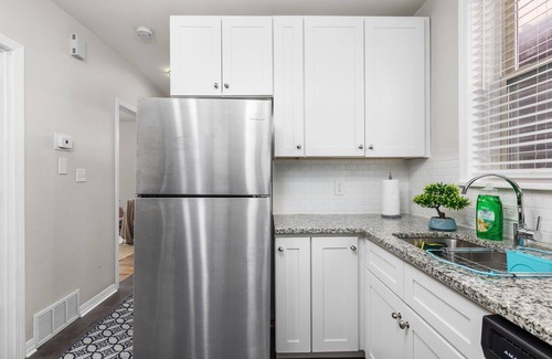 St. Louis Bed & Breakfast | Charming 2-bedroom near Forest Park, WASHU, SLU, TOWER GROVE
