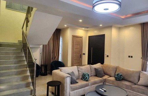Ajah House | Charming 2-Bedroom Duplex Minute from LBS