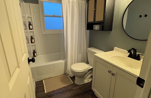 Elgin House | Charming 2-bedroom townhome with AC, WiFi in wonderful Elgin